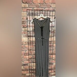 Espresso b&w striped maxi dress with rivets and tie embellishment size women’s L
